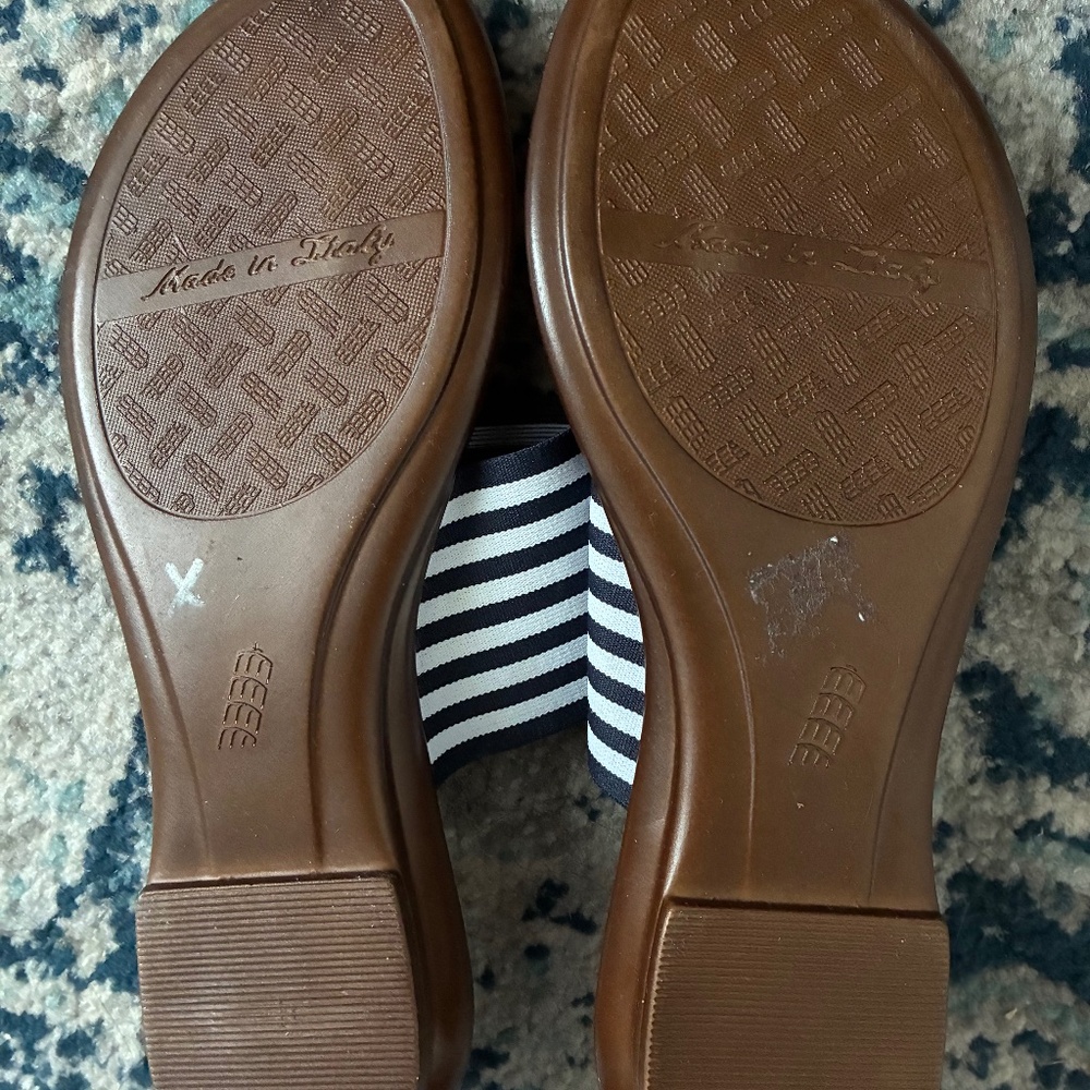 Italian Shoemakers Blue-Striped Thong Sandal Size 6 - Picture 2 of 3